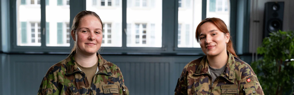 19 Jahre alt und bereits Führungspersonen: Zwei Frauen aus der Militärmusik erzählen